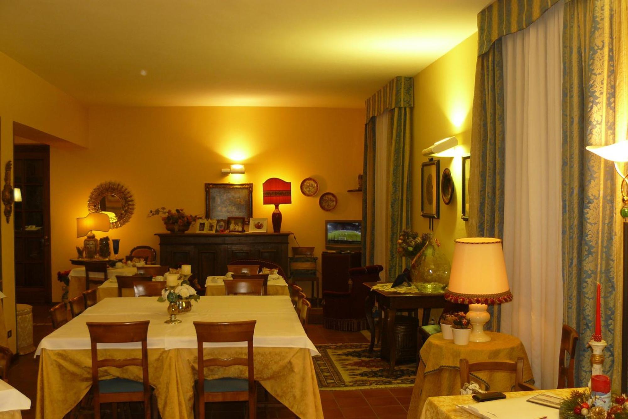 Hotel La Rocca Gubbio Exteriör bild