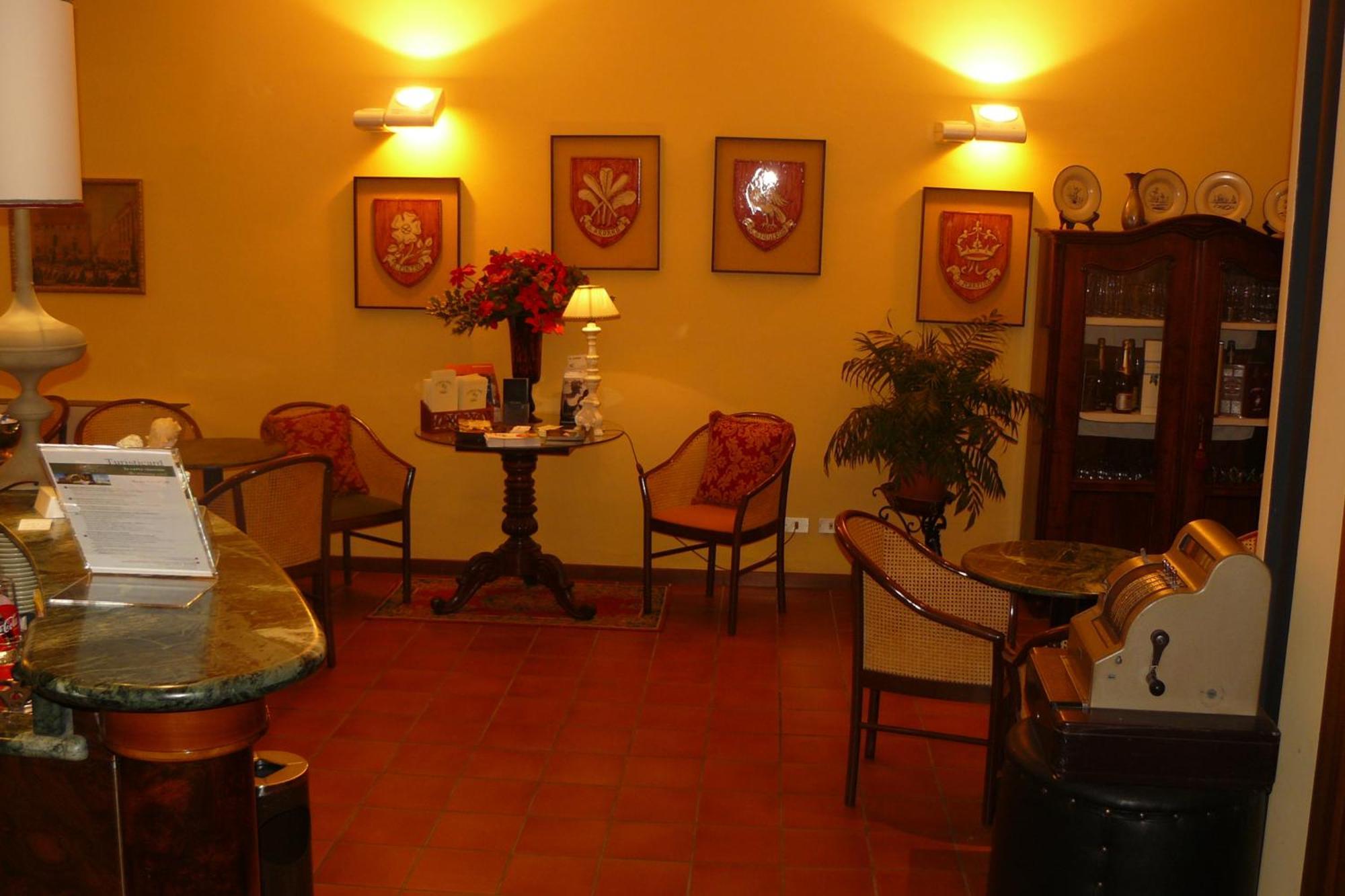 Hotel La Rocca Gubbio Exteriör bild