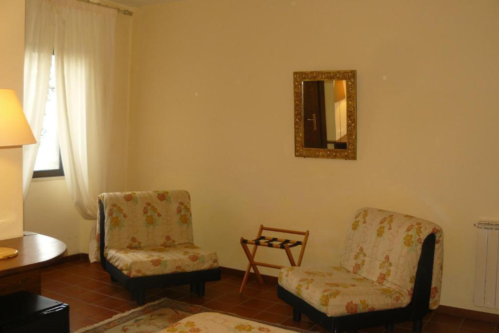 Hotel La Rocca Gubbio Rum bild