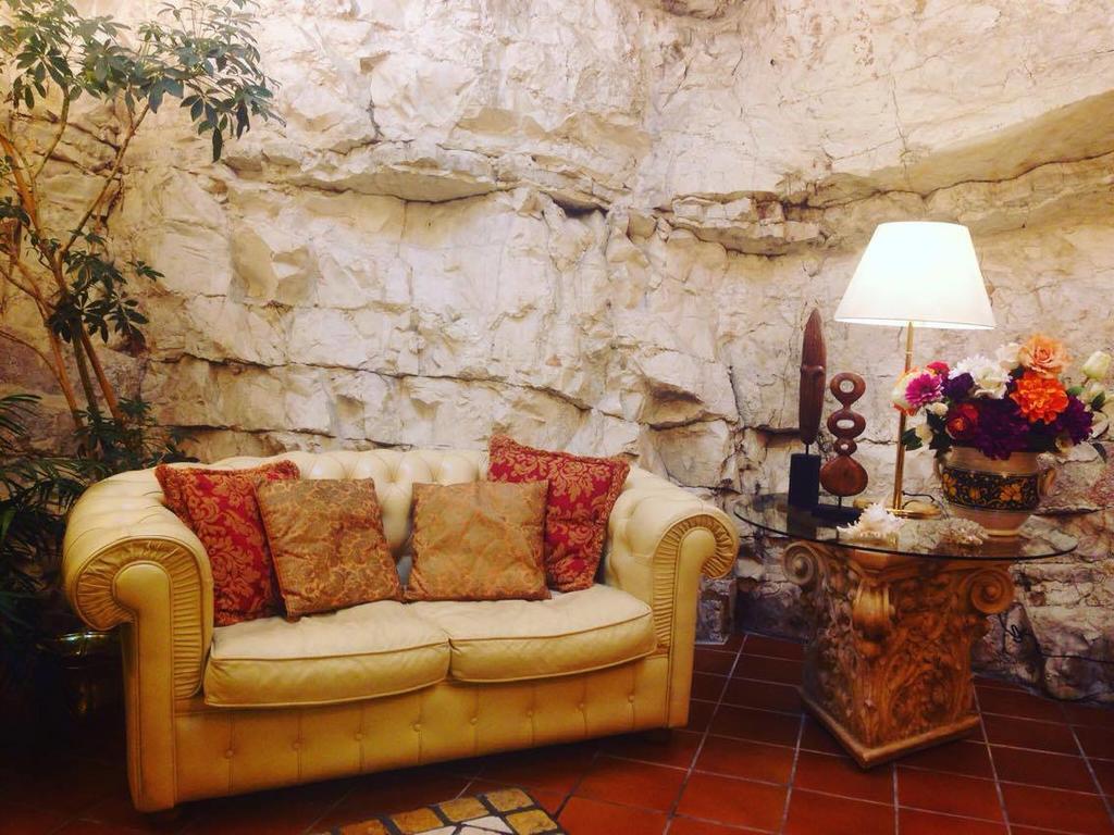 Hotel La Rocca Gubbio Exteriör bild